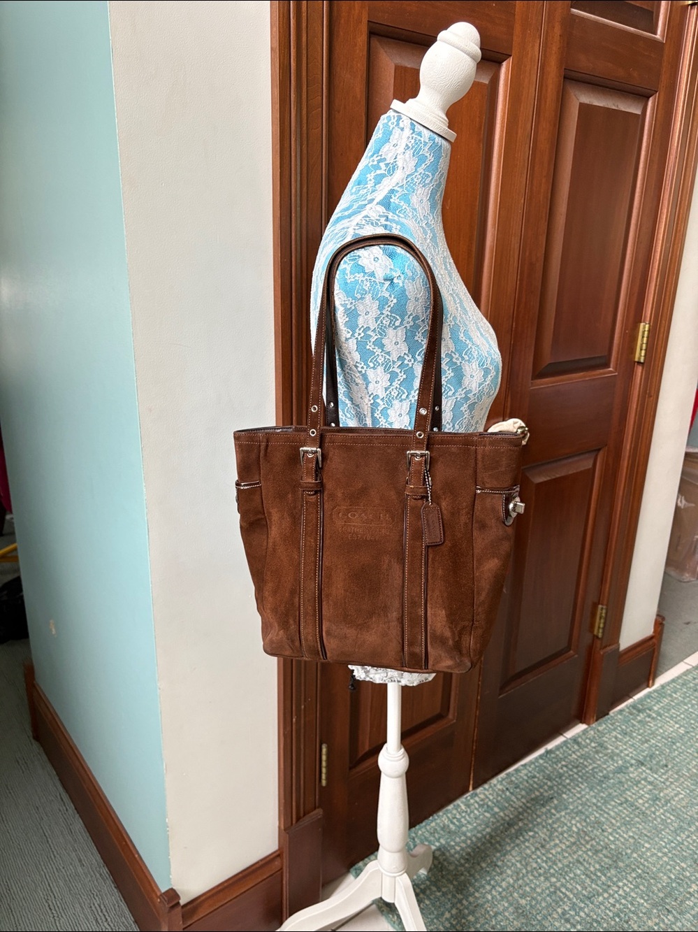 COACH  Vintage Suede shoulder bag  small tote  Brown side pockets/turn locks Y2K - Picture 3 of 17